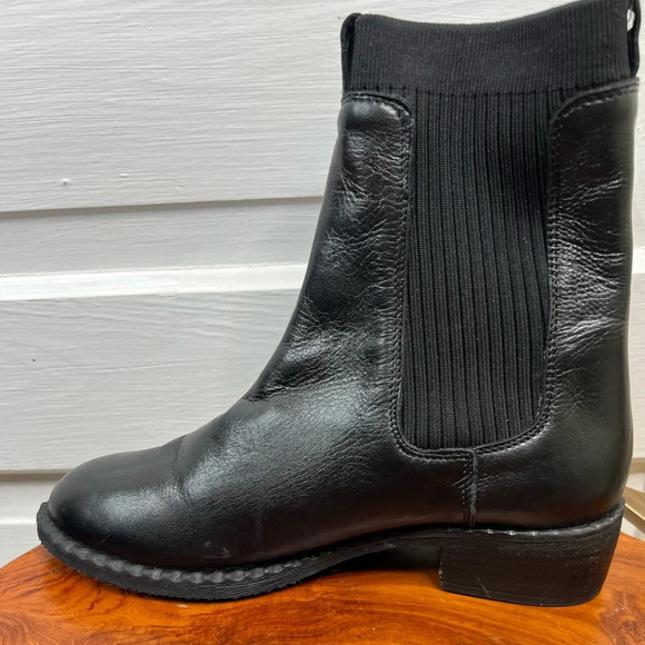 Gentle Souls Women's Bernadette Chelsea Leather Bootie Black Size 7.5 Ankle Boot - Picture 6 of 13